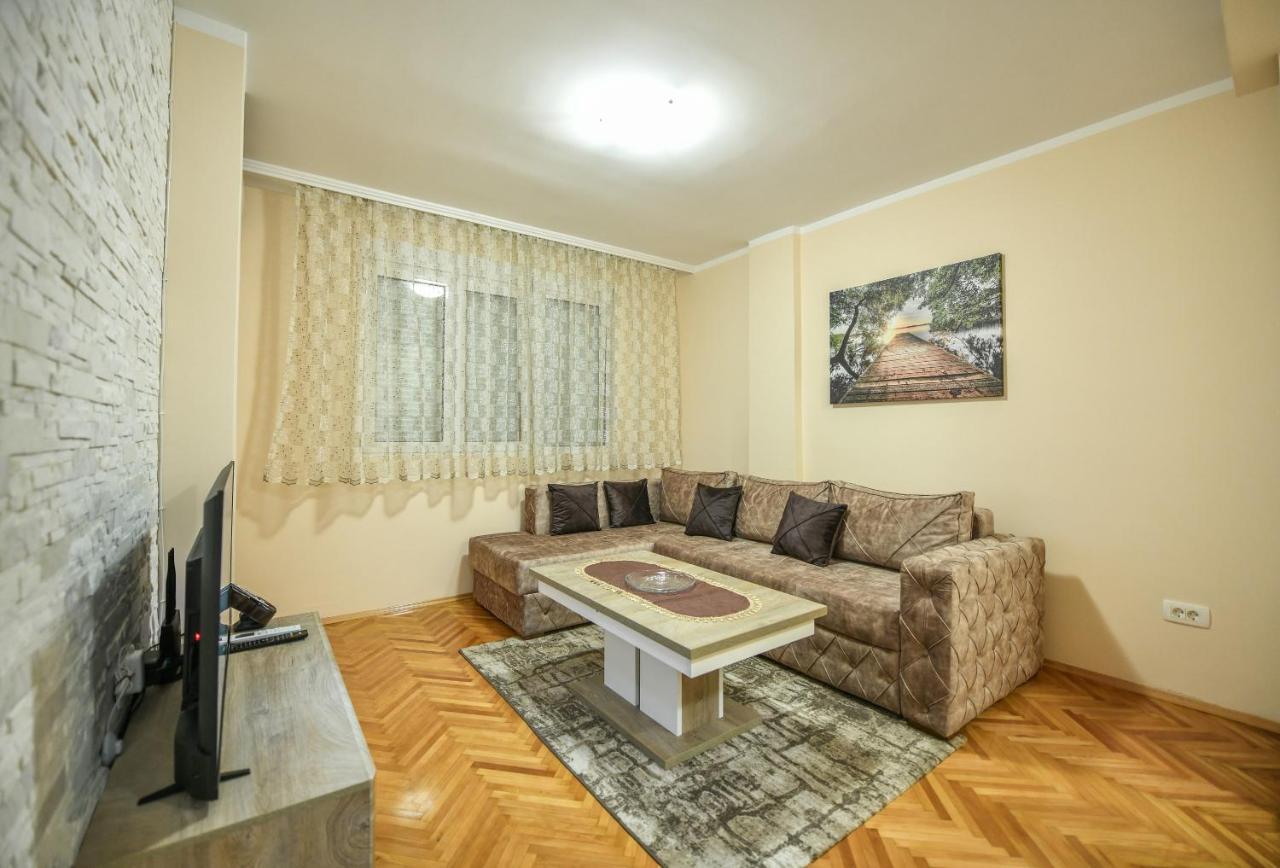 Apartman Centar 2 Podgorica Bagian luar foto